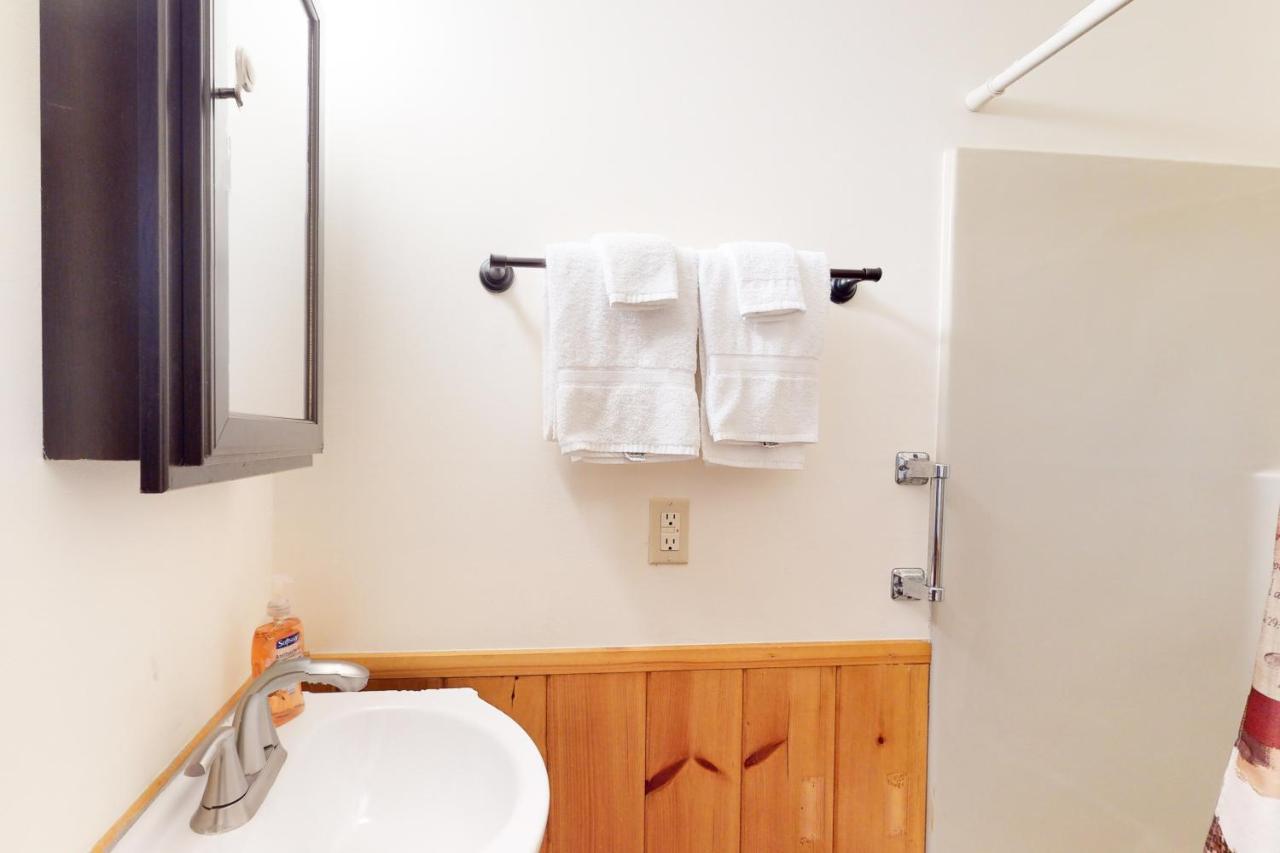 2 Bed 1 Bath Vacation Home In Whittier Екстериор снимка