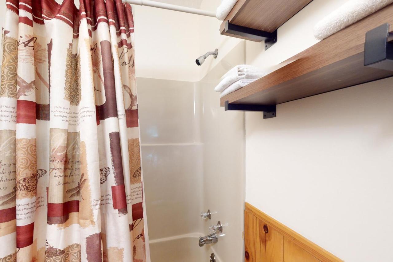 2 Bed 1 Bath Vacation Home In Whittier Екстериор снимка